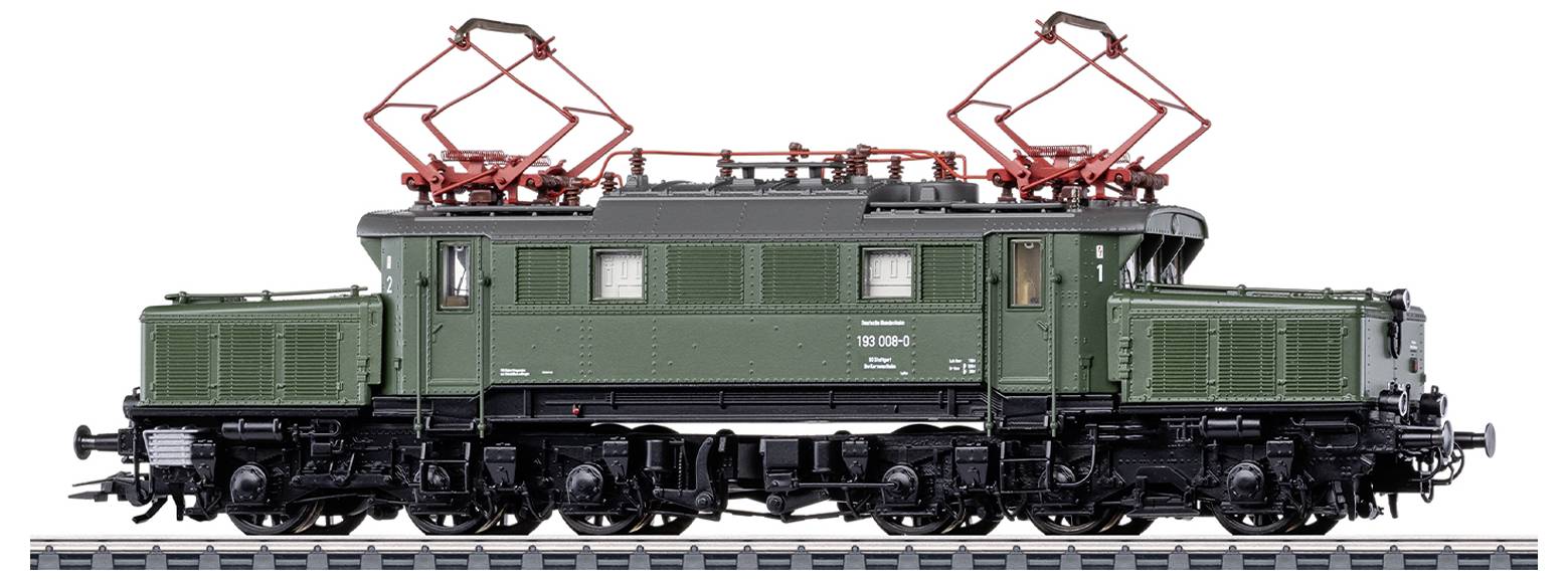 Grüne Elektrolokomotive auf Gleis, mit zwei Stromabnehmern oben, detailliertes Modell, Seitenansicht.