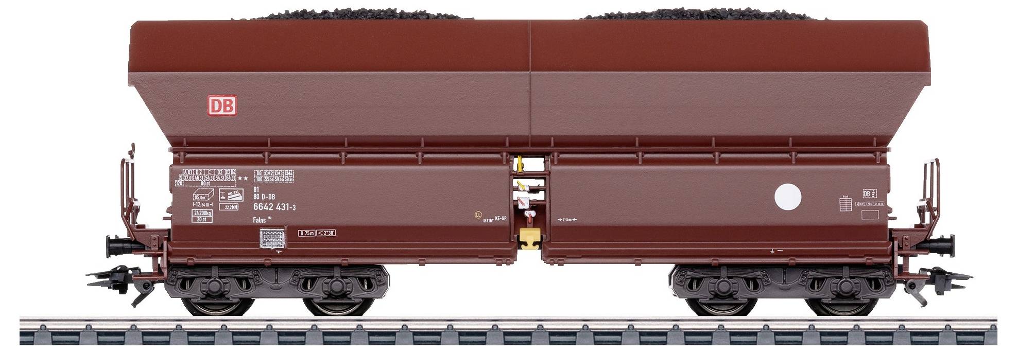Ein brauner deutscher Güterwaggon für Schüttgut mit Kohle beladen, auf Gleisen stehend.