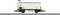 Modell eines Güterwaggons auf einem Gleis. Der Waggon ist cremefarben mit schwarzen Details und zeigt eine Aufschrift auf der Seite.