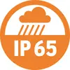 'IP 65' Symbol in einem orangefarbenen Kreis, dargestellt durch eine Wolke und Regen. Bedeutet Schutz gegen Staub und Strahlwasser.