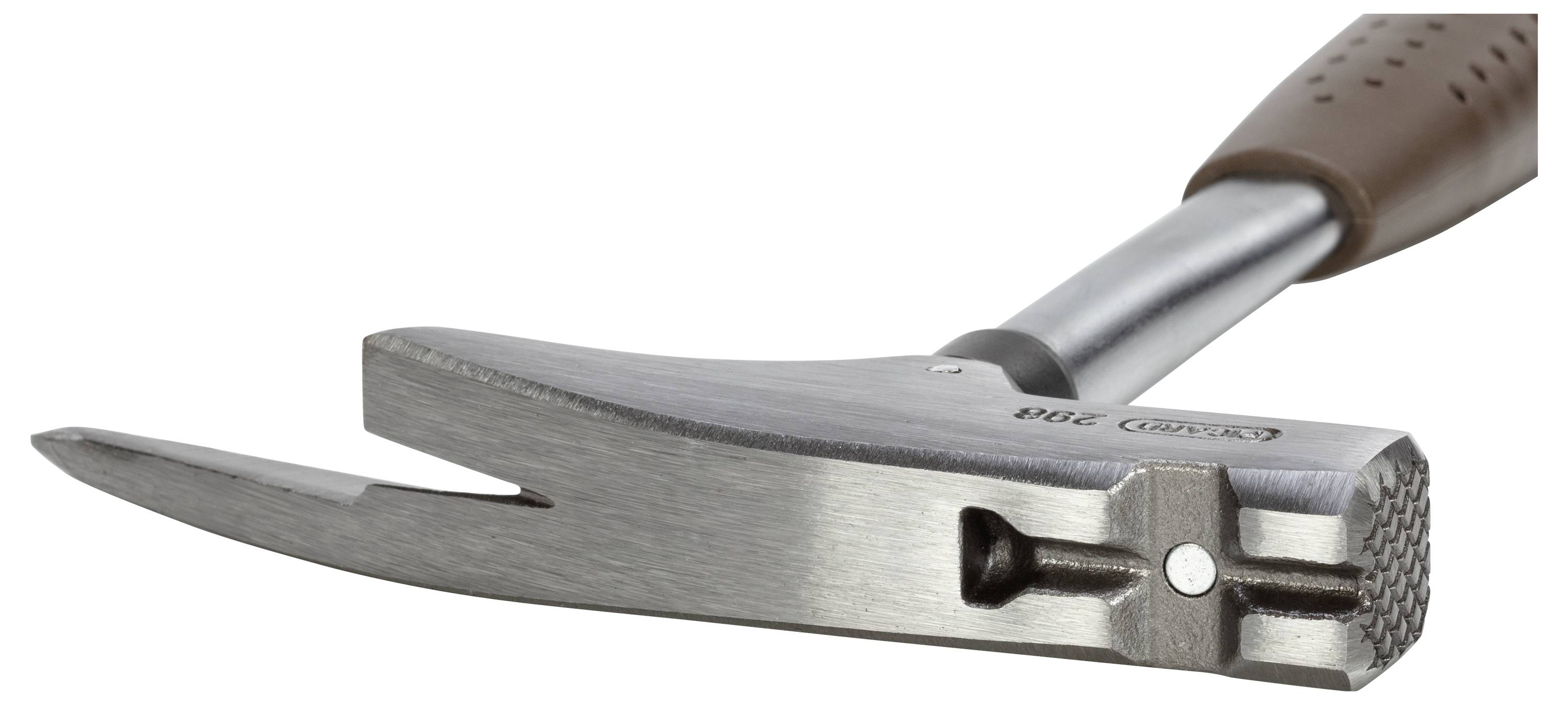 Ein Stahlklauenhammer mit braunem Griff. Die Klaue eignet sich zum Entfernen von Nägeln, der Kopf ist zum Hämmern von Nägeln geeignet.