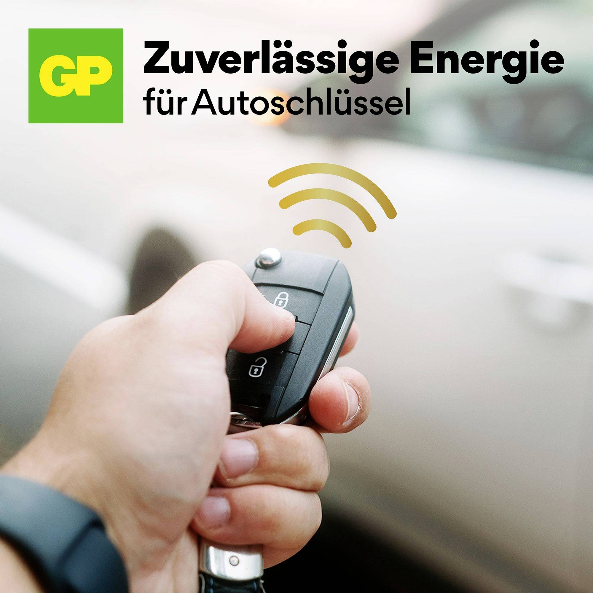 Eine Hand hält einen Autoschlüssel. Text oben: 'Zuverlässige Energie für Autoschlüssel'. Symbol für Funkverbindung. Auto im Hintergrund.