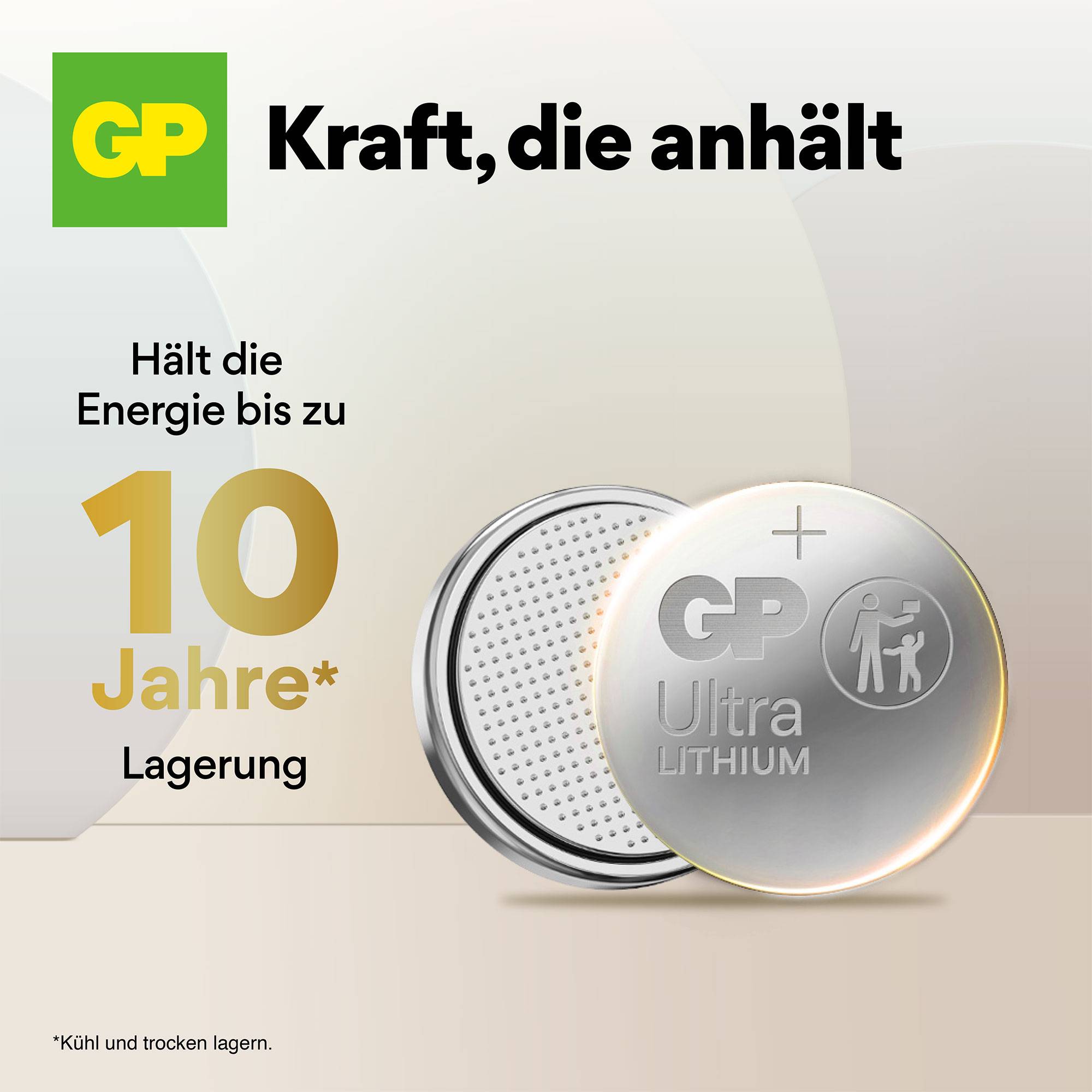 'GP' Knopfzellenbatterie mit Aufschrift: 'Kraft, die anhält'. Text besagt 'Hält die Energie bis zu 10 Jahre*. Lagerung. Kühl und trocken lagern.'