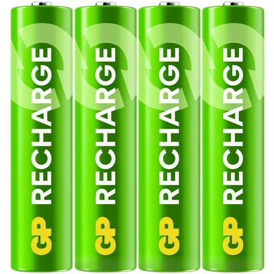 Vier grüne AA-Akkus nebeneinander mit der Aufschrift 'GP RECHARGE' und einem Recycling-Symbol.