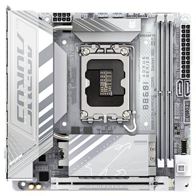 Eine silberne und weiße Computergrundplatine, die einen CPU-Sockel, RAM-Steckplätze und verschiedene Anschlüsse zeigt, mit sichtbarer 'AORUS'-Markierung.
