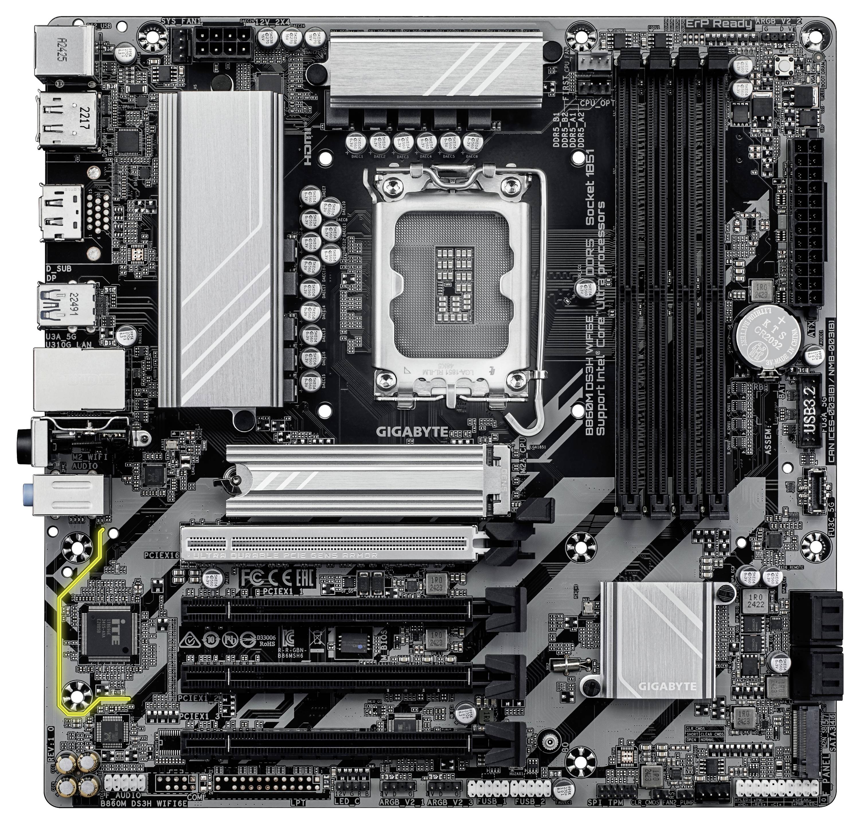 Eine Hauptplatine eines Computers von oben, die verschiedene Komponenten wie RAM-Steckplätze, CPU-Sockel, PCIe-Steckplätze und Kühlkörper zeigt.