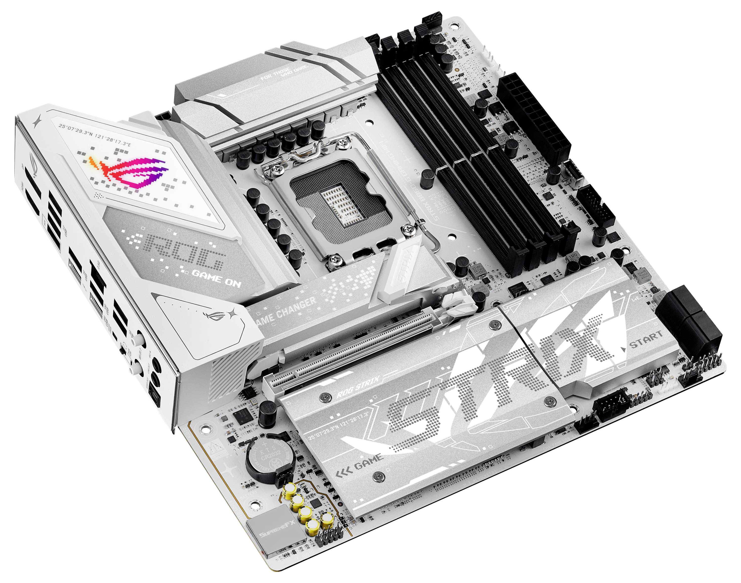 Eine Computerplatine mit einem zentralen CPU-Sockel, mehreren RAM-Steckplätzen, PCIe-Steckplätzen und charakteristischen Branding-Designelementen in Weiß und Grau.