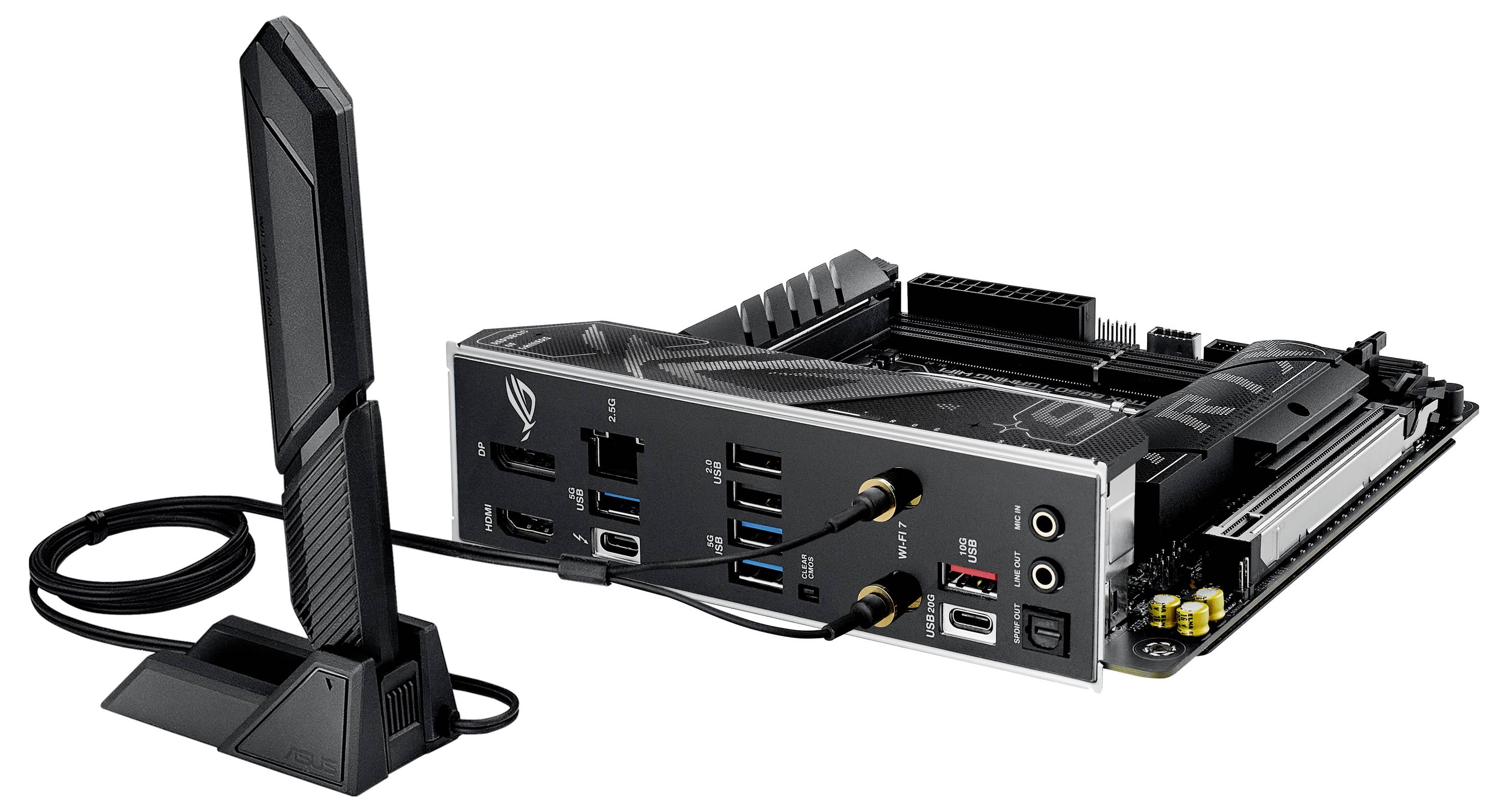 Eine schwarze Leiterplatte, die mit mehreren Anschlüssen und einer Antenne auf einem Ständer verbunden dargestellt wird, was auf Computerhardware-Konnektivität hindeutet.