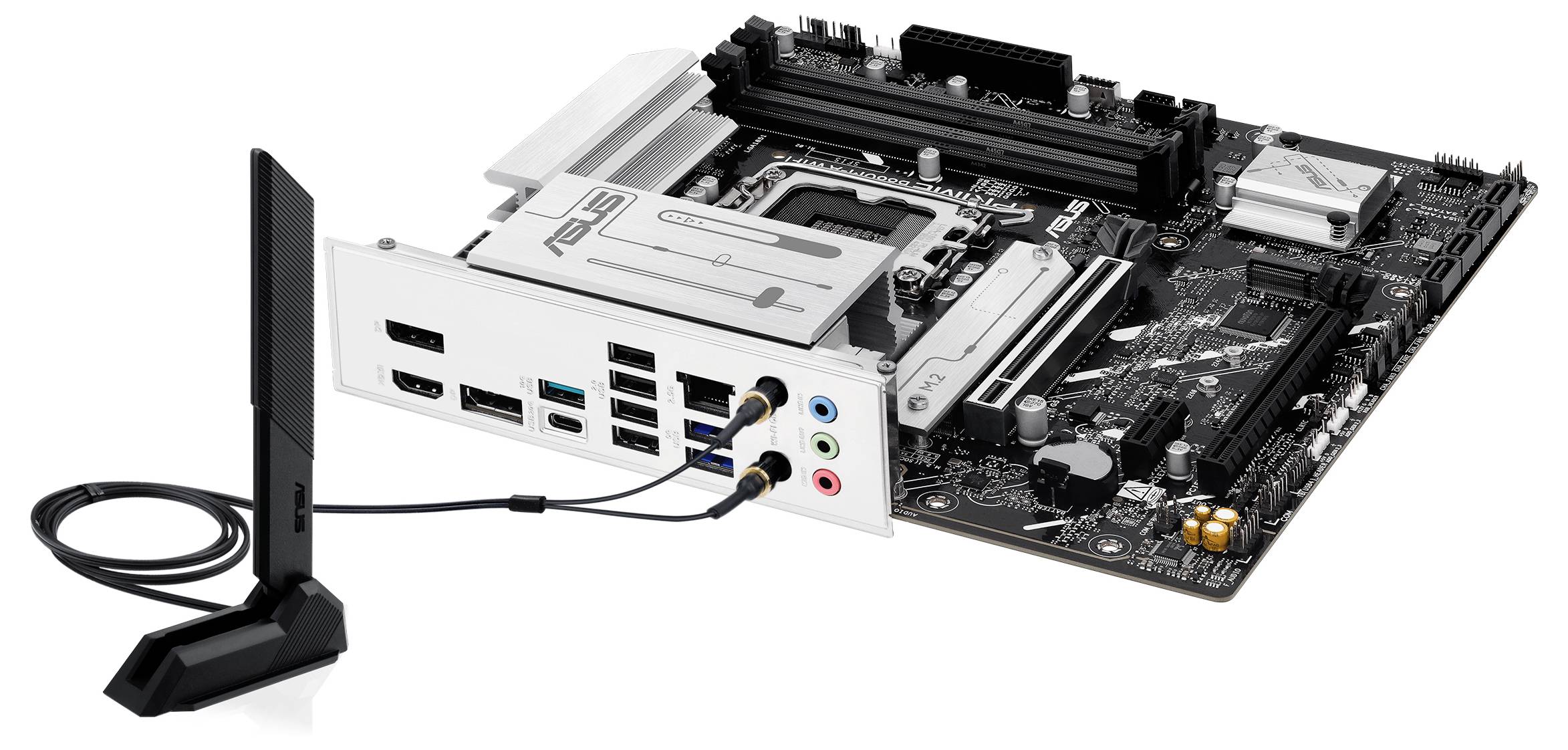 Eine Computerplatine mit angeschlossener WLAN-Antenne, ausgestattet mit verschiedenen Anschlüssen wie USB, HDMI, Ethernet und Audioports.