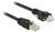 Zwei schwarze Ethernet-Kabel mit RJ45-Steckern auf weißem Hintergrund.