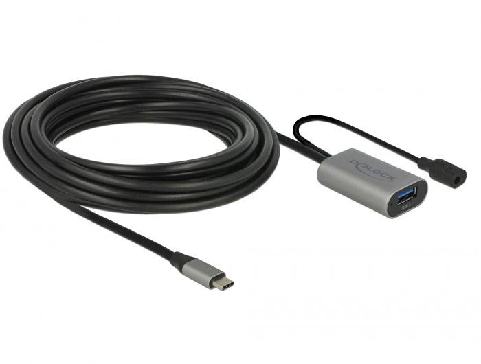 Ein langes USB-C-Kabel mit einem Adapter, der eine USB-A-Buchse und eine weitere Anschlussmöglichkeit bietet. Geeignet für Datenübertragung.