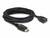 Schwarzes DisplayPort-Kabel, aufgerollt, zeigt beide Stecker: einen männlichen und einen weiblichen Anschluss. Verbindet Videogeräte.