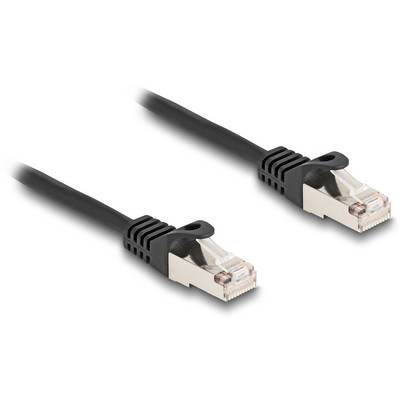 Zwei schwarze Ethernet-Kabel mit silbernen Steckern, nebeneinander liegend, auf einem weißen Hintergrund.