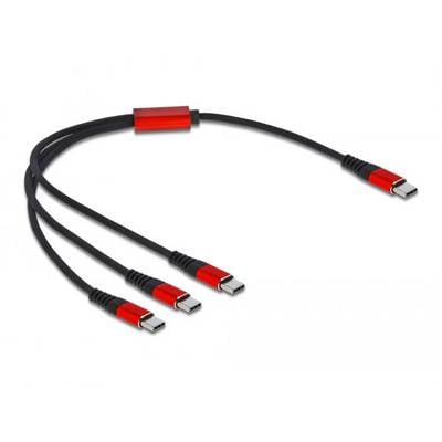Ein schwarzes Kabel mit rotem Verteiler teilt sich in vier USB-C-Stecker auf, geeignet für Mehrfachverbindungen.