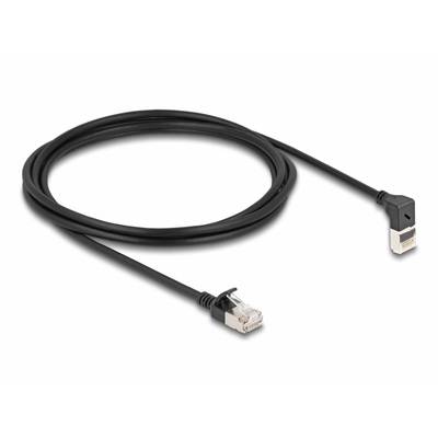 Ein schwarzes Ethernet-Kabel mit einem abgewinkelten und einem geraden Stecker, verwendet für Netzwerkverbindungen.