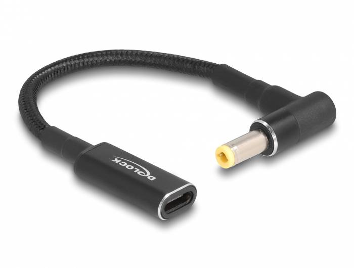 Ein Adapterkabel von USB-C zu einem Rundstecker, ideal zum Aufladen von Geräten oder zur Datenübertragung.