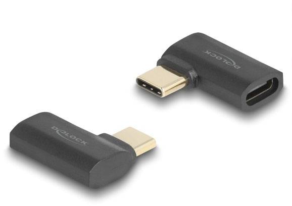 'Zwei schwarze USB-C-Stecker mit abgewinkeltem Design, einer mit männlichem Anschluss, der andere mit weiblichem Anschluss.'
