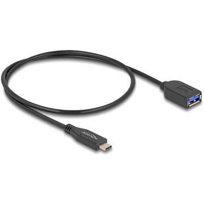 Ein USB-C-auf-USB-A-Adapterkabel mit schwarzer Ummantelung. Der USB-C-Stecker befindet sich links und der USB-A-Anschluss rechts.