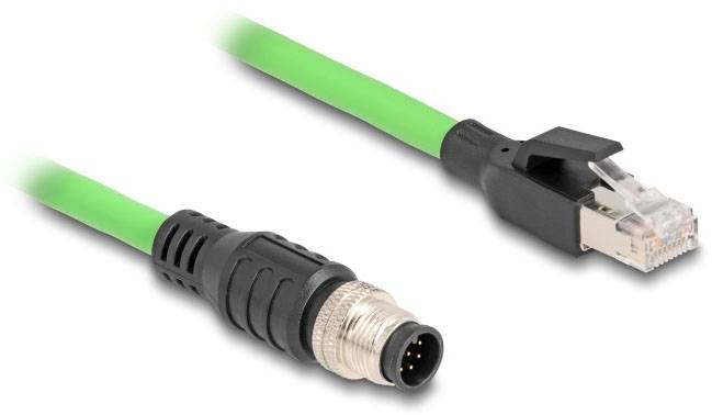 Grünes Ethernet-Kabel mit einem RJ45-Stecker und einem M12-Stecker, zeigt Verbindungsmöglichkeit für industrielle Netzwerke.