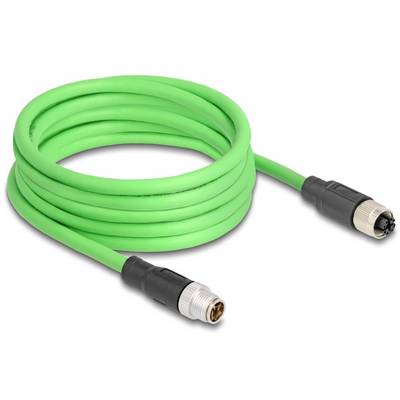 Grünes Ethernet-Kabel mit schwarzen Steckern an beiden Enden, aufgewickelt auf einem weißen Hintergrund.