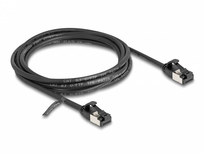'Schwarzes Cat 8.1 Ethernet-Kabel mit RJ45-Steckverbindern an beiden Enden, geeignet für Hochgeschwindigkeitsnetzwerke.'