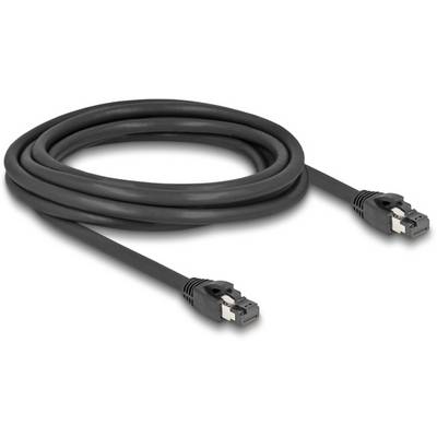Schwarzes Ethernet-Kabel mit zwei RJ-45-Steckern an den Enden, gewickelt und bereit zur Netzwerkverbindung.