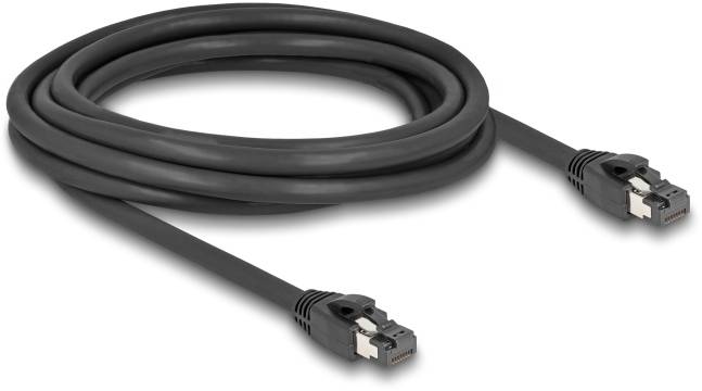 Schwarzes Ethernet-Kabel mit zwei RJ45-Steckern an den Enden, aufgerollt.