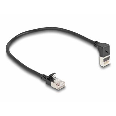 Ein schwarzes Ethernet-Kabel mit RJ45-Steckern an beiden Enden, einem geraden und einem abgewinkelten Stecker.