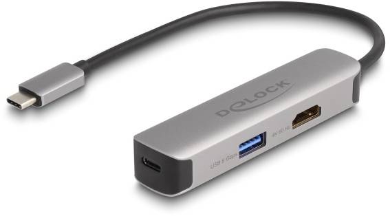 Ein silberner USB-C-Hub mit drei Anschlüssen: USB-C, USB 3.0 und HDMI, verbunden über ein kurzes abgewinkeltes Kabel mit USB-C-Stecker.