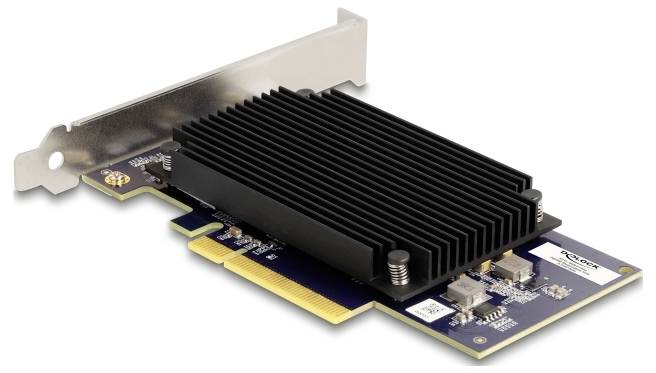 Eine schwarze Computerplatine mit Kühlkörper und PCIe-Anschluss, oft verwendet für zusätzliche Grafik- oder Prozessorkomponenten.