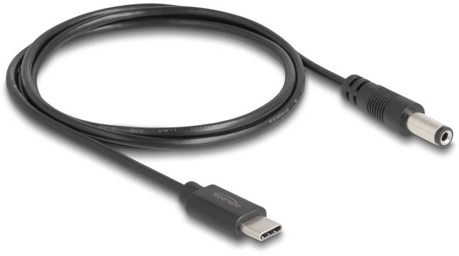 Ein schwarzes Kabel mit einem USB-C-Anschluss auf der einen Seite und einem zylindrischen DC-Stecker auf der anderen Seite.