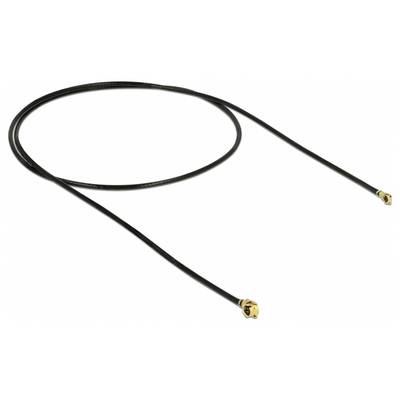 Ein schwarzes, koaxiales Kabel mit goldfarbenen Steckern an beiden Enden, liegt in einer großen, lockeren Schleife.
