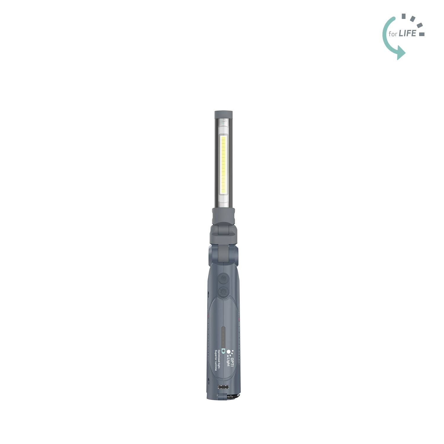 Tragbare LED-Taschenlampe in Graublau mit langem Leuchtkörper und ergonomischem Griff. Oben rechts ein Logo mit Schriftzug 'for LIFE'.