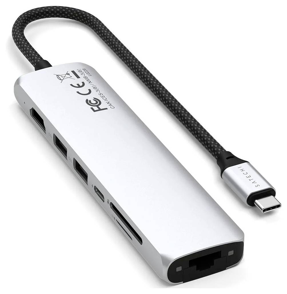 Ein silberner USB-C-Hub mit Ethernet-Anschluss, drei USB-Ports, einem HDMI-Anschluss und einem SD-Kartensteckplatz.
