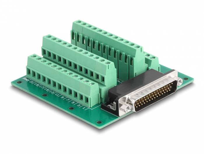 Eine grüne Leiterplatten-Steckverbindung mit einem D-Sub-50-Anschluss, geeignet für industrielle und elektronische Anwendungen.