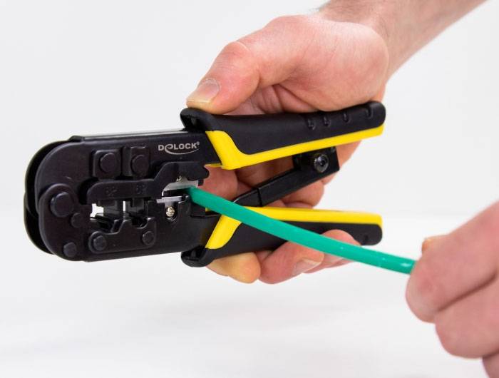Delock 90505 90505 Multifunktionszange Modularstecker (Westernstecker) Inkl. Abisolierwerkzeug RJ45-5