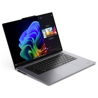 Ein moderner Laptop mit geöffnetem Bildschirm zeigt das bunte Windows-Logo und eine geöffnete App mit Bildbearbeitungsfunktionen.