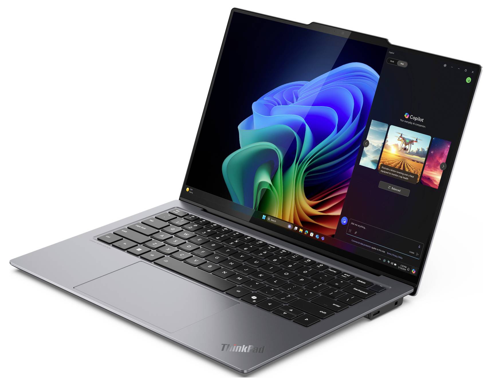 Ein geöffneter Laptop mit einem farbenfrohen, wellenartigen Bildschirmhintergrund. Auf dem Display ist eine Musik-App zu sehen.