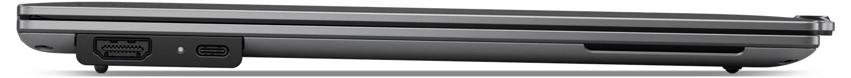 Ein geschlossenes schwarzes Laptop von der Seite, mit USB-Anschluss sichtbar.