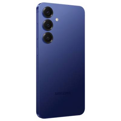 Smartphone in Blau mit drei Kameralinsen auf der Rückseite, vertikal angeordnet; Marke Samsung ist sichtbar.