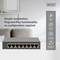 Ein schwarzer 8-Port-Netzwerk-Switch auf einem Tisch mit Text: 'Einfache Installation, Plug-and-Play, keine Konfiguration nötig'.