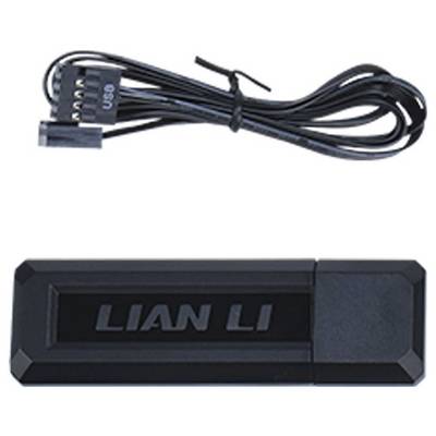 USB-Hub von Lian Li mit schwarzem Gehäuse und fünf Steckplätzen, verbunden durch ein schwarzes Kabel.