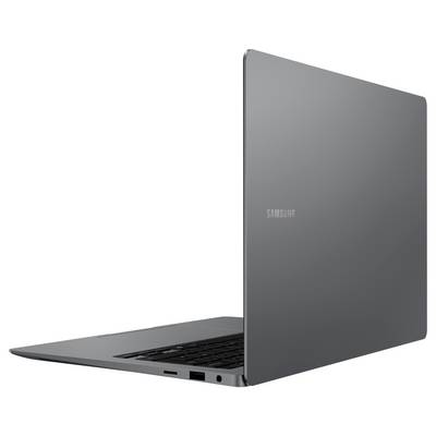 Ein graues Laptop von Samsung, geschlossen. Der Fokus liegt auf dem markanten minimalistischen Design und dem schlanken Profil.