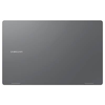 Ein silbergrauer Laptopdeckel mit dem 'Samsung'-Logo in der Mitte. Das Design ist schlicht und modern, ohne sichtbare Beschriftungen oder Muster.