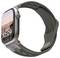 Eine graue Smartwatch mit einem Bild von Bergen auf dem Display und der Uhrzeit '10:09'. Robust gestaltetes Gehäuse und Armband.