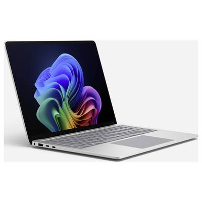 Ein aufgeklappter Laptop mit einem farbigen, wellenförmigen Grafikbildschirm auf weißem Hintergrund.