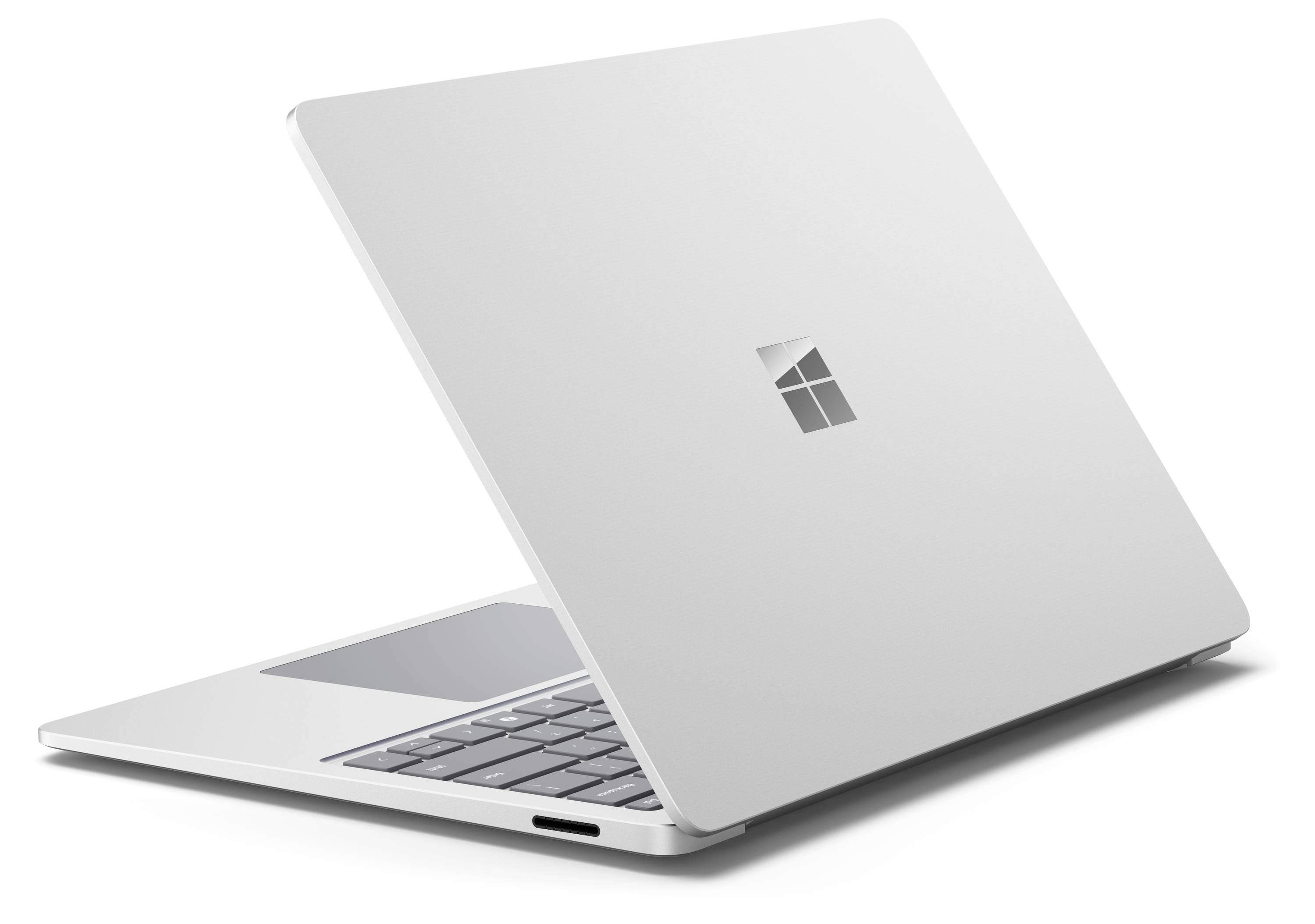 Ein moderner, halb geöffneter Laptop in Silber, seitlich aufgenommen. Das Gerät zeigt ein minimalistisches Design.
