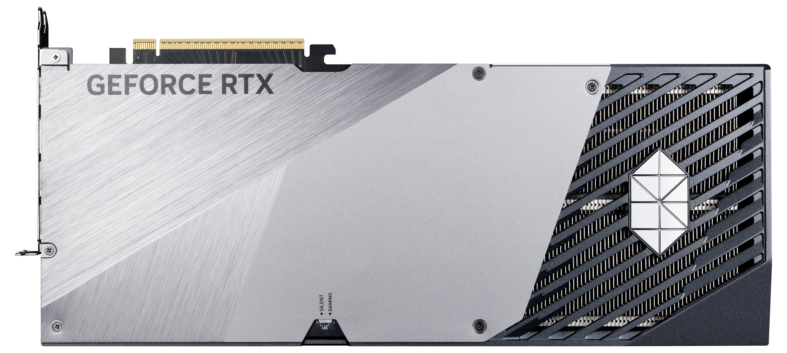 Rückseite einer Grafikkarte mit 'GEFORCE RTX'-Schriftzug und geometrischem Muster.