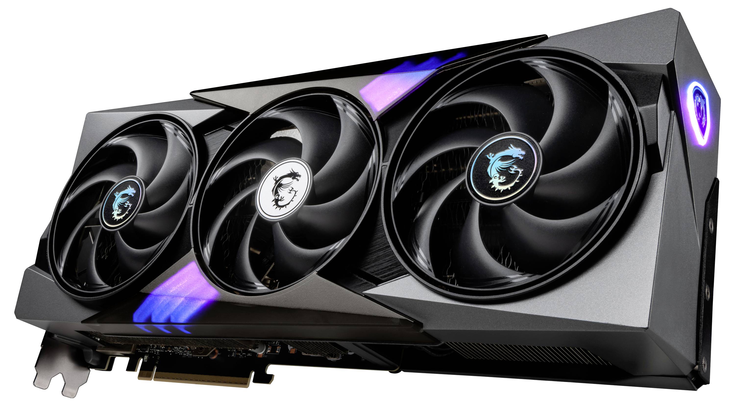 Grafikkarte mit drei großen Lüftern und violetten LED-Leuchten. Die Marke ist auf jedem Lüfter sichtbar.