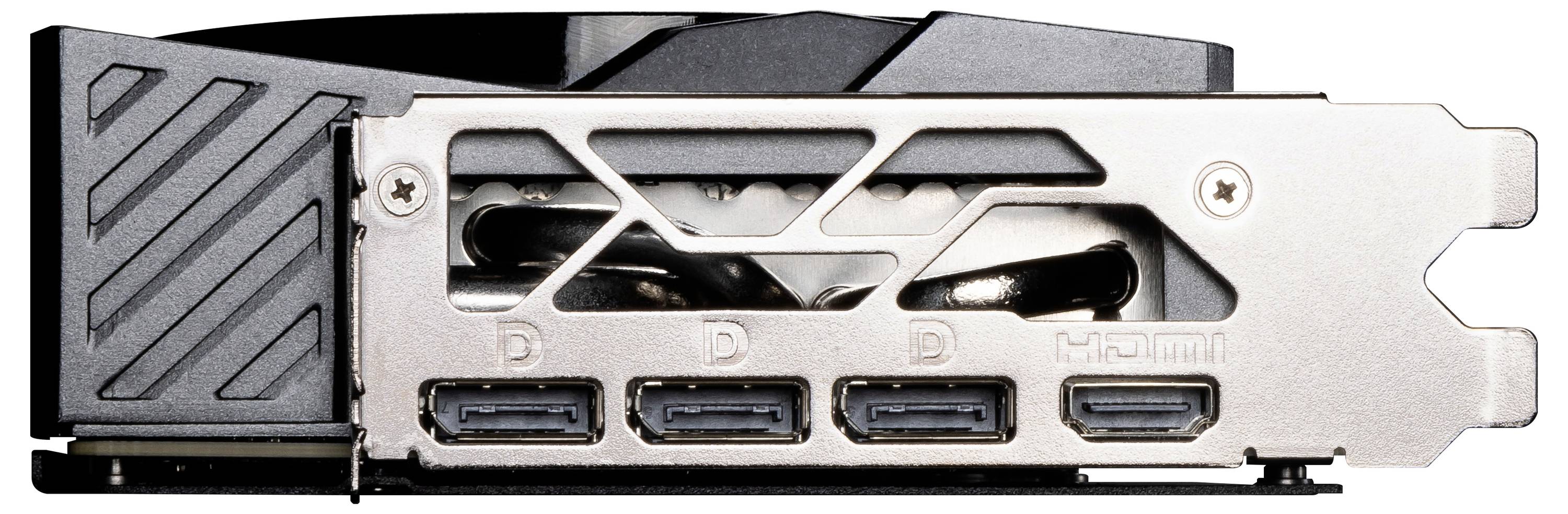 Rückansicht einer Grafikkarte mit vier Anschlüssen: drei DisplayPorts und ein HDMI-Port.